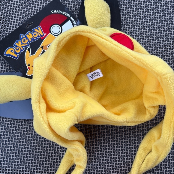 Pokémon Pikachu gotta catch them all yellow beanie hat with poke balls - Picture 7 of 7